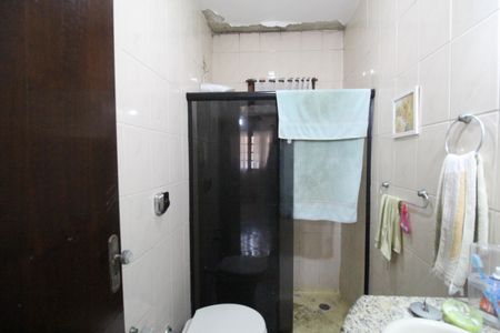 Casa de condomínio para alugar com 168m², 5 quartos e 2 vagasBanheiro da suíte 1