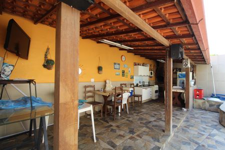 Casa de condomínio para alugar com 168m², 5 quartos e 2 vagasQuintal - Churrasqueira