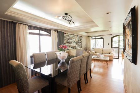 Apartamento à venda com 206m², 4 quartos e 4 vagas Apartamento à venda com 206m², 4 quartos e 4 vagasSala