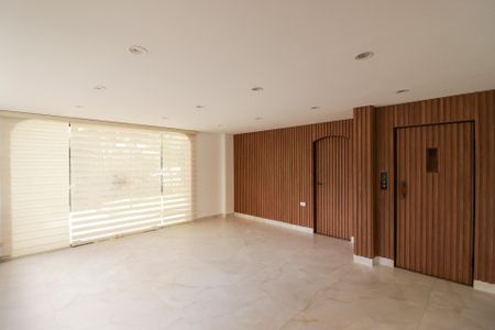 Apartamento à venda com 206m², 4 quartos e 4 vagas Apartamento à venda com 206m², 4 quartos e 4 vagasHall