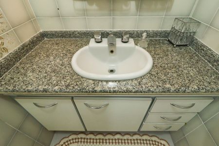 Apartamento à venda com 206m², 4 quartos e 4 vagas Apartamento à venda com 206m², 4 quartos e 4 vagasBanheiro Social