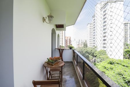 Apartamento à venda com 206m², 4 quartos e 4 vagas Apartamento à venda com 206m², 4 quartos e 4 vagasVaranda da Sala