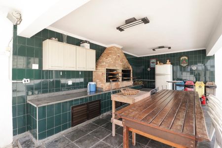 Apartamento à venda com 206m², 4 quartos e 4 vagas Apartamento à venda com 206m², 4 quartos e 4 vagasChurrasqueira