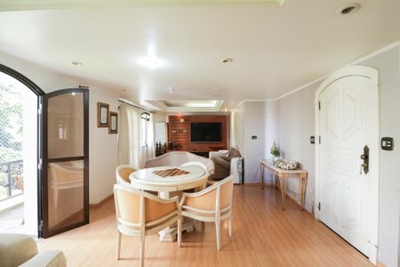 Apartamento à venda com 206m², 4 quartos e 4 vagas Apartamento à venda com 206m², 4 quartos e 4 vagasSala