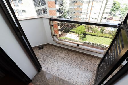 Apartamento à venda com 206m², 4 quartos e 4 vagas Apartamento à venda com 206m², 4 quartos e 4 vagasVaranda da Suíte 1