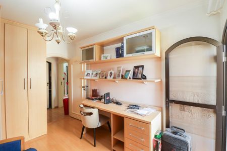 Apartamento à venda com 206m², 4 quartos e 4 vagas Apartamento à venda com 206m², 4 quartos e 4 vagasQuarto 1