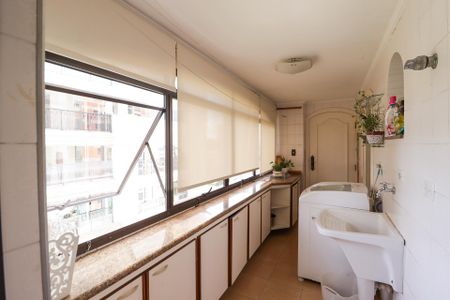 Apartamento à venda com 206m², 4 quartos e 4 vagas Apartamento à venda com 206m², 4 quartos e 4 vagasÁrea de Serviço