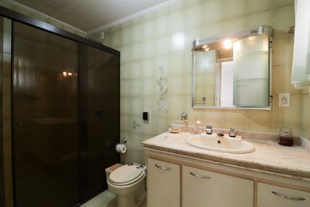 Apartamento à venda com 206m², 4 quartos e 4 vagas Apartamento à venda com 206m², 4 quartos e 4 vagasBanheiro da Suíte 1