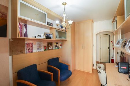 Apartamento à venda com 206m², 4 quartos e 4 vagas Apartamento à venda com 206m², 4 quartos e 4 vagasQuarto 1