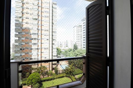 Apartamento à venda com 206m², 4 quartos e 4 vagas Apartamento à venda com 206m², 4 quartos e 4 vagasVaranda da Suíte 1