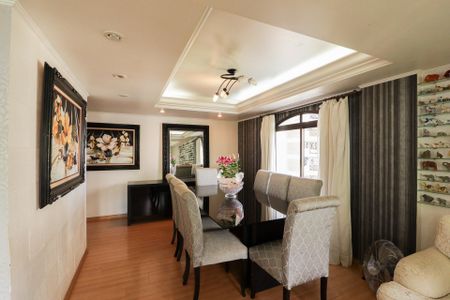 Apartamento à venda com 206m², 4 quartos e 4 vagas Apartamento à venda com 206m², 4 quartos e 4 vagasSala