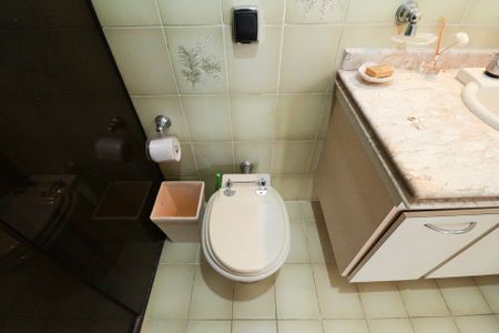 Apartamento à venda com 206m², 4 quartos e 4 vagas Apartamento à venda com 206m², 4 quartos e 4 vagasBanheiro da Suíte 1