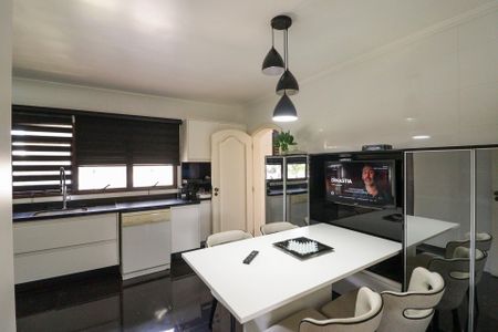 Apartamento à venda com 206m², 4 quartos e 4 vagas Apartamento à venda com 206m², 4 quartos e 4 vagasCozinha