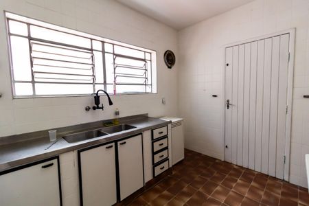 Casa à venda com 650m², 4 quartos e 2 vagas Casa à venda com 650m², 4 quartos e 2 vagasCozinha