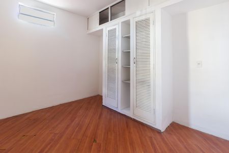 Casa à venda com 650m², 4 quartos e 2 vagas Casa à venda com 650m², 4 quartos e 2 vagasQuarto 1