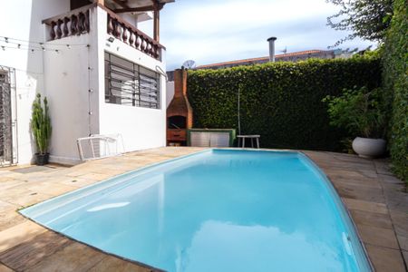 Casa à venda com 650m², 4 quartos e 2 vagas Casa à venda com 650m², 4 quartos e 2 vagasPiscina