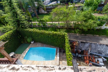 Casa à venda com 650m², 4 quartos e 2 vagas Casa à venda com 650m², 4 quartos e 2 vagasPiscina