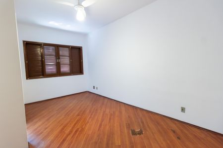 Casa à venda com 650m², 4 quartos e 2 vagas Casa à venda com 650m², 4 quartos e 2 vagasSuite