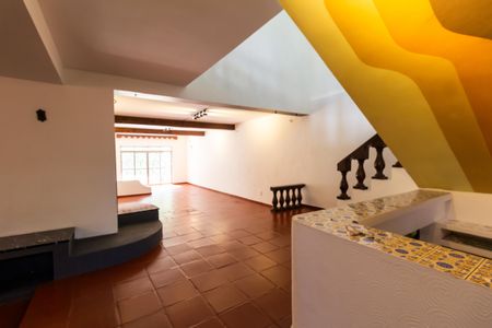 Casa à venda com 650m², 4 quartos e 2 vagas Casa à venda com 650m², 4 quartos e 2 vagasSala