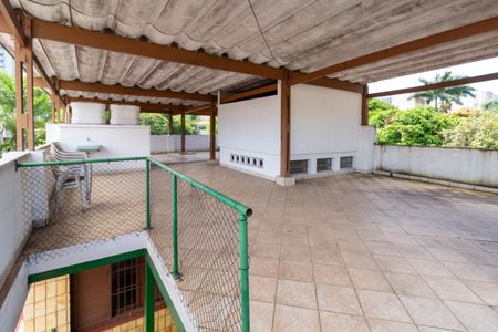 Casa à venda com 650m², 4 quartos e 2 vagas Casa à venda com 650m², 4 quartos e 2 vagasSalão de Festas