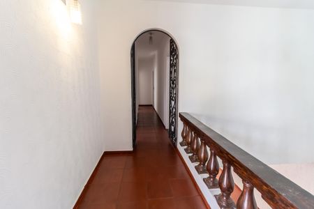 Casa à venda com 650m², 4 quartos e 2 vagas Casa à venda com 650m², 4 quartos e 2 vagasCorredor