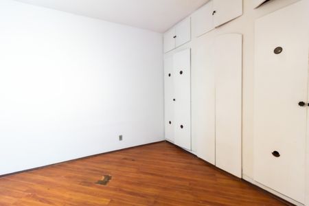 Casa à venda com 650m², 4 quartos e 2 vagas Casa à venda com 650m², 4 quartos e 2 vagasSuite