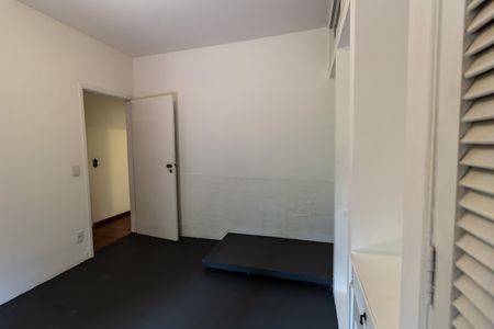 Casa à venda com 650m², 4 quartos e 2 vagas Casa à venda com 650m², 4 quartos e 2 vagasQuarto 3