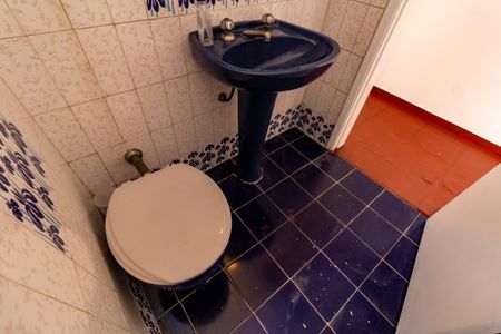 Casa à venda com 650m², 4 quartos e 2 vagas Casa à venda com 650m², 4 quartos e 2 vagasBanheiro do Piso Térreo