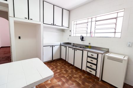 Casa à venda com 650m², 4 quartos e 2 vagas Casa à venda com 650m², 4 quartos e 2 vagasCozinha