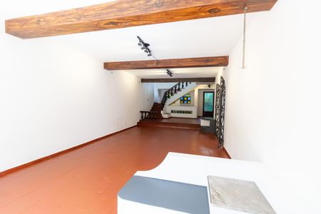 Casa à venda com 650m², 4 quartos e 2 vagas Casa à venda com 650m², 4 quartos e 2 vagasSala