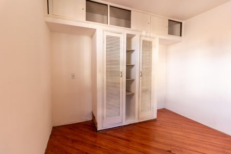 Casa à venda com 650m², 4 quartos e 2 vagas Casa à venda com 650m², 4 quartos e 2 vagasQuarto 1