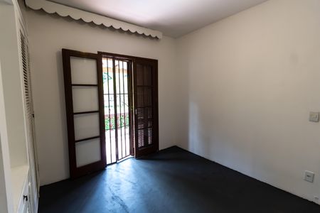 Casa à venda com 650m², 4 quartos e 2 vagas Casa à venda com 650m², 4 quartos e 2 vagasQuarto 3