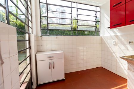 Casa à venda com 650m², 4 quartos e 2 vagas Casa à venda com 650m², 4 quartos e 2 vagasÁrea de Serviço