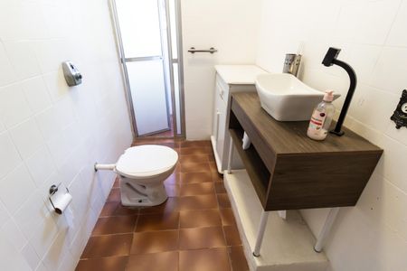 Casa à venda com 650m², 4 quartos e 2 vagas Casa à venda com 650m², 4 quartos e 2 vagasBanheiro do Corredor