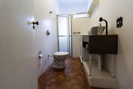 Casa à venda com 650m², 4 quartos e 2 vagas Casa à venda com 650m², 4 quartos e 2 vagasBanheiro do Corredor