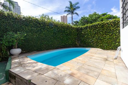 Casa à venda com 650m², 4 quartos e 2 vagas Casa à venda com 650m², 4 quartos e 2 vagasPiscina