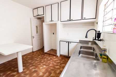 Casa à venda com 650m², 4 quartos e 2 vagas Casa à venda com 650m², 4 quartos e 2 vagasCozinha