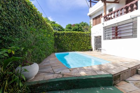 Casa à venda com 650m², 4 quartos e 2 vagas Casa à venda com 650m², 4 quartos e 2 vagasPiscina