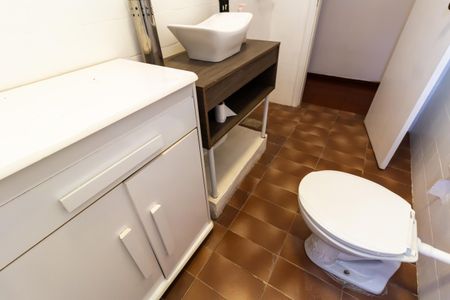 Casa à venda com 650m², 4 quartos e 2 vagas Casa à venda com 650m², 4 quartos e 2 vagasBanheiro do Corredor