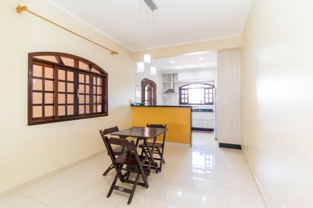 Casa à venda com 252m², 3 quartos e 2 vagas Casa à venda com 252m², 3 quartos e 2 vagasCopa