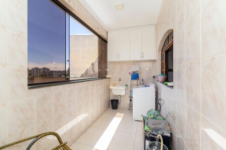 Casa à venda com 252m², 3 quartos e 2 vagas Casa à venda com 252m², 3 quartos e 2 vagasÁrea de Serviço