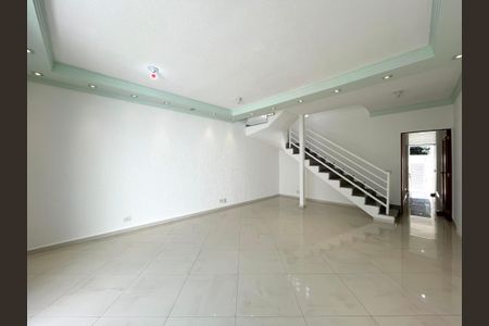 Casa à venda com 230m², 4 quartos e 4 vagas Casa à venda com 230m², 4 quartos e 4 vagasSala