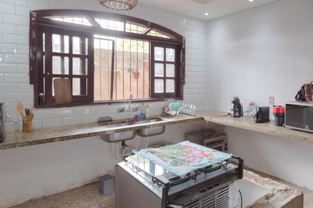 Casa à venda com 162m², 4 quartos e 2 vagas Casa à venda com 162m², 4 quartos e 2 vagasCozinha