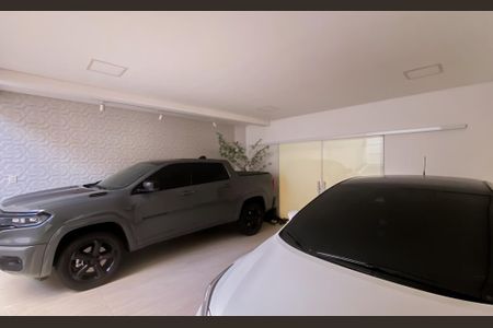 Casa à venda com 290m², 3 quartos e 4 vagas Casa à venda com 290m², 3 quartos e 4 vagasGaragem