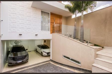 Casa à venda com 290m², 3 quartos e 4 vagas Casa à venda com 290m², 3 quartos e 4 vagasEntrada