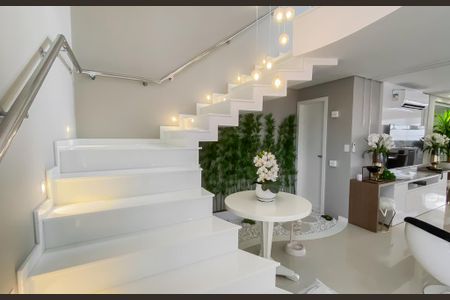 Casa à venda com 290m², 3 quartos e 4 vagas Casa à venda com 290m², 3 quartos e 4 vagasEscada