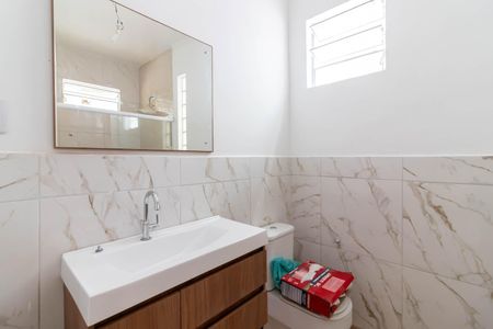 Casa à venda com 172m², 3 quartos e 2 vagas Casa à venda com 172m², 3 quartos e 2 vagasBanheiro da Suíte 1