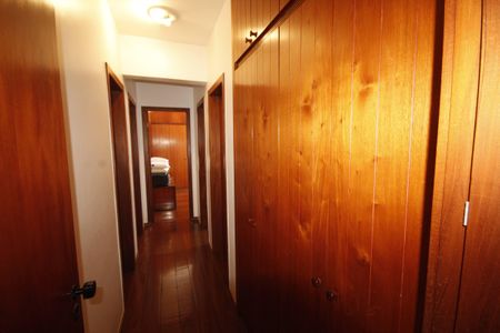 Apartamento à venda com 146m², 4 quartos e 2 vagasCorredor