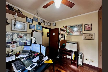 Casa à venda com 204m², 4 quartos e 3 vagas Casa à venda com 204m², 4 quartos e 3 vagasQuarto 4