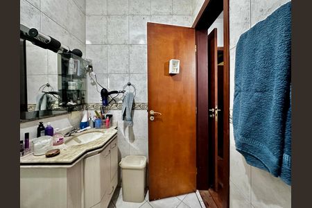 Casa à venda com 204m², 4 quartos e 3 vagas Casa à venda com 204m², 4 quartos e 3 vagasBanheiro Suíte 2